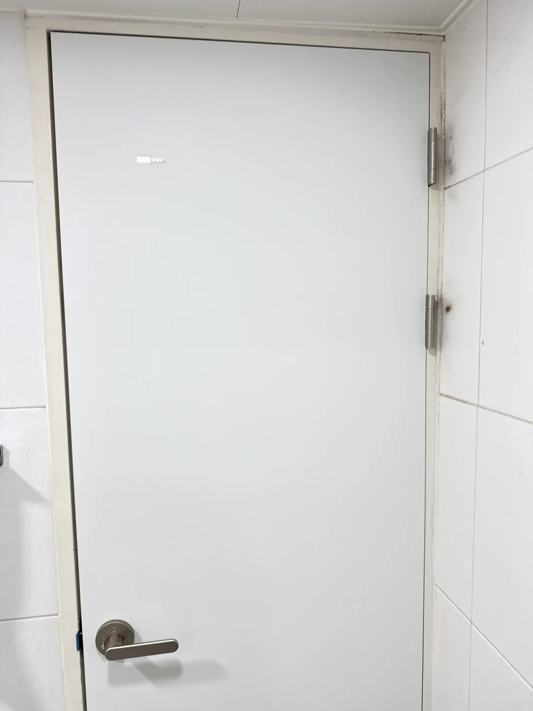 방수 소재 욕실문 교체 후 실제 사진